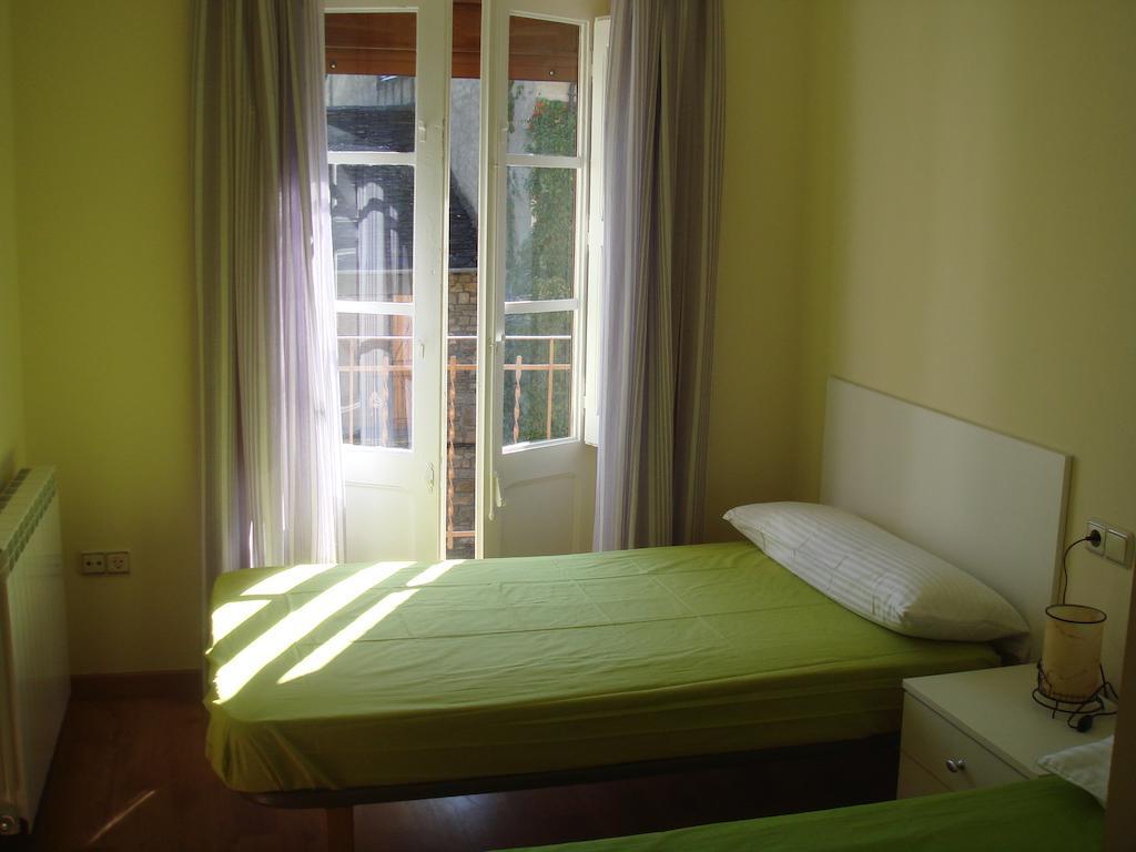 Apartamentos Valles Broto Phòng bức ảnh